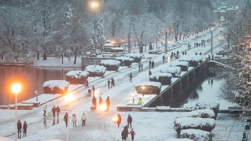 Ninsoare, vânt şi răcire semnificativă în următoarele trei zile / Prognoza pentru Bucureşti