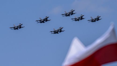 Polonia și-a ridicat avioanele de luptă de la sol, după atacurile ruseşti lansate asupra Ucrainei
