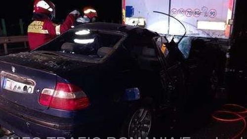 Constanța: O persoană a murit după ce autoturismul în care se afla a intrat sub un tir