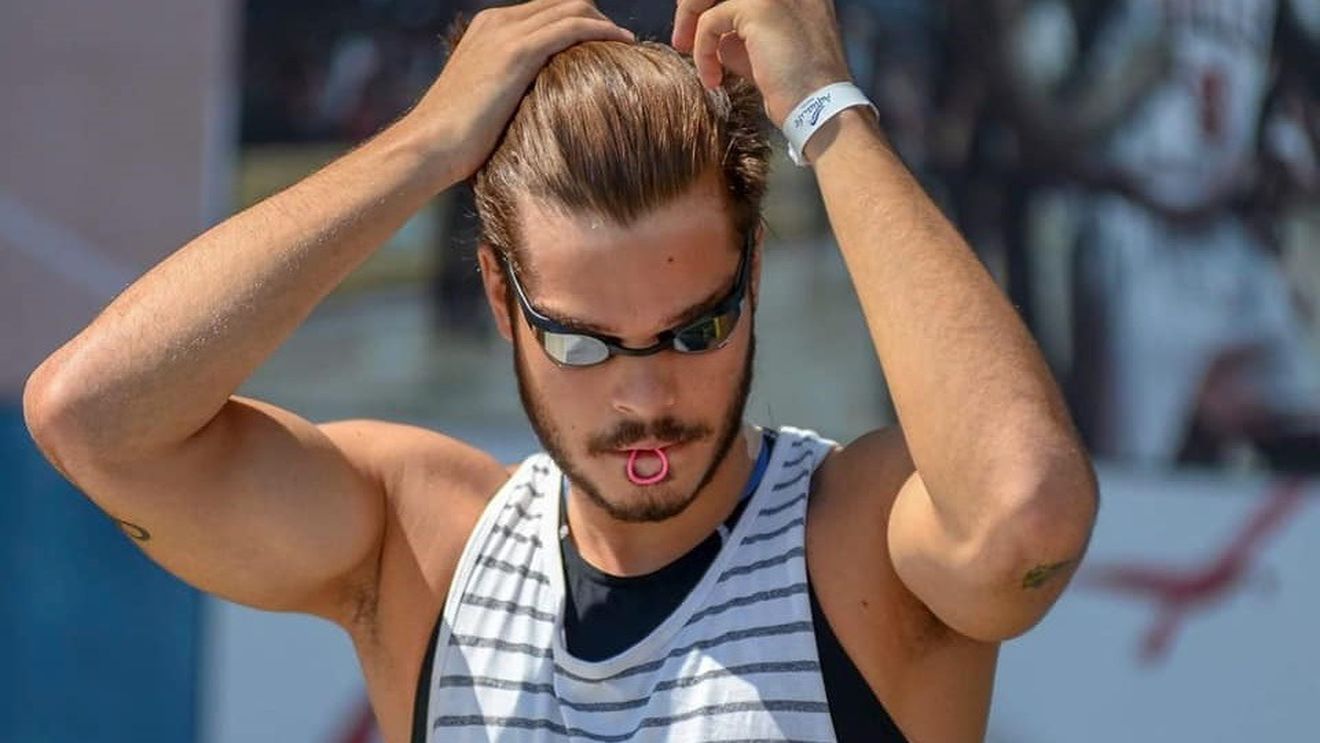 Performanţă extraordinară pentru înotul românesc: Robert Glinţă - campion european în proba de 100 de metri spate