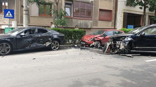 Ministrul Transporturilor, accident rutier în București. Șoferul lui Răzvan Cuc ar fi făcut o manevră neregulamentară - SURSE