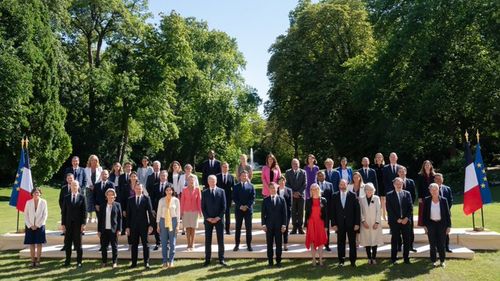 Franța: “S-a terminat cu racolările individuale, sunt inutile” - în absența majorității parlamentare, președintele Macron și prim ministra Borne renunță la atragerea de dezertori din alte partide