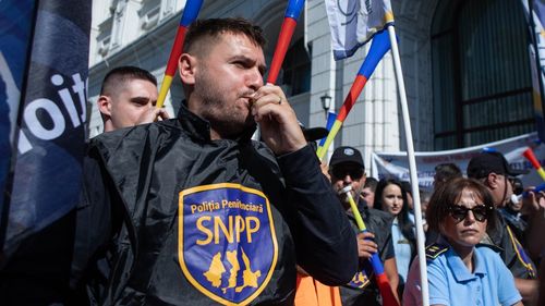 Miting de protest la Guvern al angajaţilor de la Agenţiile pentru Protecţia Mediului, Oficiul Registrului Comerţului, Arhivele Naţionale, CNCD şi din Sport şi Tineret. Sindicaliștii cer salarii mai mari
