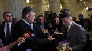 UPDATE Ciolacu le spune jurnaliștilor că pot face o solicitare pe Legea 544 privind liberul acces la informații, ca să primească documentul privind interdicția lui Simion în Ucraina: ”Cine va face solicitare imediat va primi răspunsul” / Documentul a fost publicat de Guvern