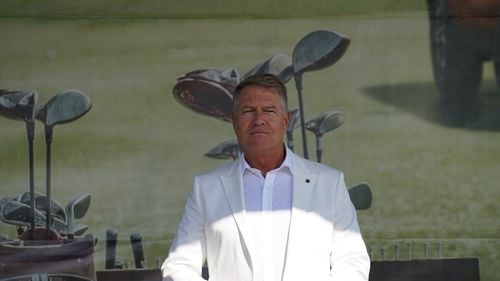 Președintele Iohannis a jucat din nou golf, duminică, la Pianu de Jos