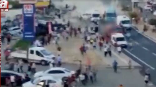 Turcia: 16 morți și 29 de răniți, după ce un camion rămas fără frâne a intrat într-o mulțime, într-un oraș în provincia Mardin