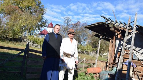 REPORTAJ Satul în care jumătate dintre locuitori se numesc Ion sau Ioana:150 de persoane din totalul de 290 poartă acest nume / Unul dintre Ioni: Stră-străbunicii au luat numele din religie şi tot aşa au mers