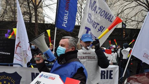 Proteste ale sindicaliștilor Publisind în fața Parlamentului și a trei prefecturi din țară