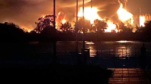 VIDEO Mesaj RO-Alert în Tulcea și Galați: Populația a fost informată despre ”posibilitatea căderii unor obiecte din spațiul aerian”/ Localnicii au filmat un nou atac cu drone și bombardamente de pe malul ucrainean