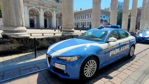 Peste 20 de poliţişti italieni, cercetați pentru torturarea unor persoane pe care le-au reţinut/ Printre victimele lor se află şi un român care trăiește pe străzile din Verona