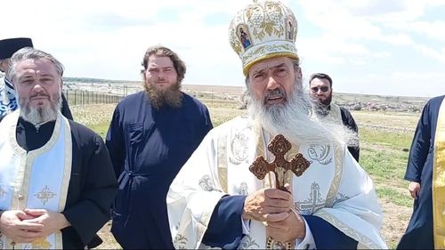 Bănescu revine cu un nou atac la adresa IPS Teodosie, referindu-se la ancheta DNA care îl vizează pe acesta: Cazul este unul care frapează, mâhneşte. E total nefiresc ca un reprezentant înalt al Bisericii să ajungă să fie anchetat