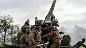 LIVE Ziua 295 de război. Țările UE au convenit asupra celui de-al nouălea pachet de sancțiuni împotriva Rusiei / Orașul Herson, lăsat fără electricitate din cauza atacurilor rusești / Rusia avertizează că vor exista „consecințe imprevizibile” dacă SUA trimit rachete Patriot în Ucraina / Orașul Donețk a suferit noaptea trecută „cel mai grav atac din 2014 încoace” – primar pro-rus