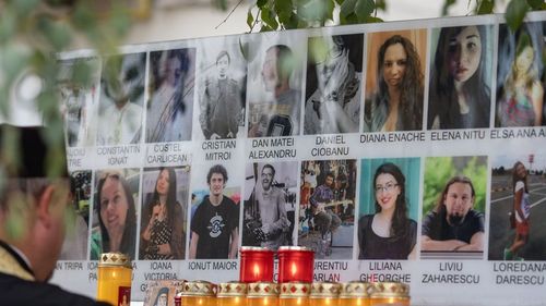 Colectiv - 10 ani de la tragedie / Slujbă de pomenire a victimelor în faţa fostului club