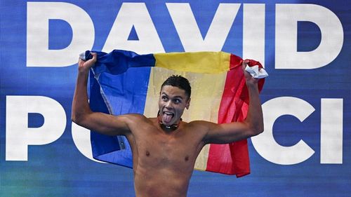 Trofeu special din partea echipei naţionale pentru David Popovici