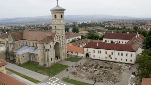 Ruinele celei mai vechi biserici creștine din Transilvania, marcate peisagistic dar lăsate îngropate. Primul proiect în cei 13 ani de când a fost descoperită în Cetatea din Alba Iulia