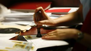 Șeful Poștei: Nu vorbim de disponibilizarea factorilor poștali, ci exclusiv din zona personalului TESA/ Ministrul Digitalizării anunța transformarea poștașilor concediați în asistenți comunitari