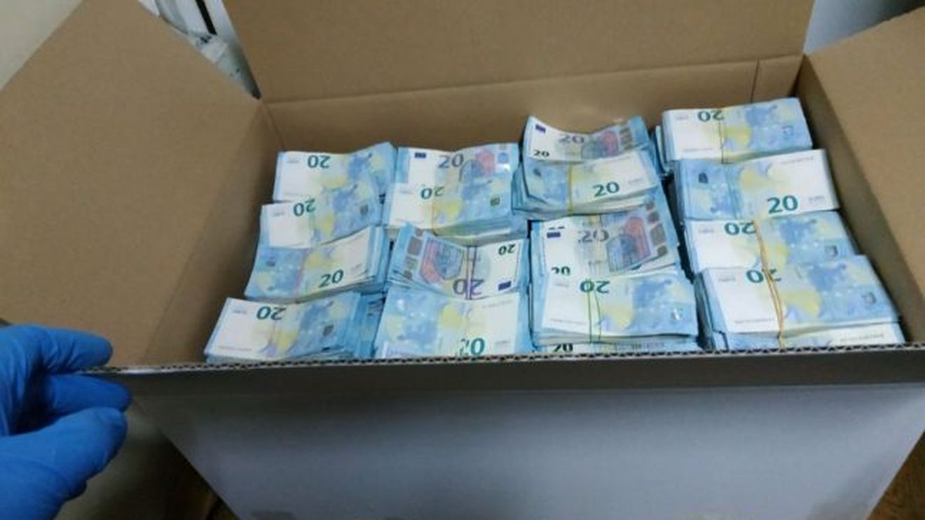 VIDEO Cum au trecut șase colete cu 1,6 milioane de euro cash prin punctul vamal preferat al traficanților de țigări