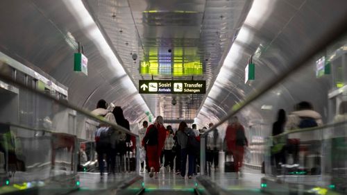 Asociaţia Naţională a Agenţiilor de Turism: Recomandăm pasagerilor să rezerve biletele de avion prin agenţiile de turism, pentru a fi protejaţi şi a avea alternative în caz de anulare