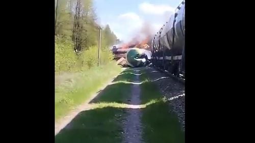 Rusia: Un tren de marfă a deraiat în regiunea Briansk, din cauza unui „dispozitiv exploziv” / Stâlp de electricitate, aruncat în aer în regiunea Sankt Petersburg