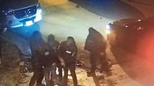 O înregistrare video arată cum poliția din Memphis îl bate și îl lovește pe Tyre Nichols în timp ce era imobilizat fără ca tânărul să opună rezistență / Joe Biden s-a declarat "profund îndurerat" de clipul "oribil" / Cinci ofițeri de poliție sunt acuzați de crimă