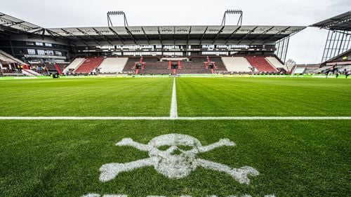 Un politician german a demisionat după ce a postat o poză cu o păpușă care purta tricoul echipei St. Pauli și un logo nazist