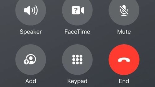 Apple plănuiește o mică revoluție: va muta butonul pentru închiderea unui apel în noul software pentru iPhone