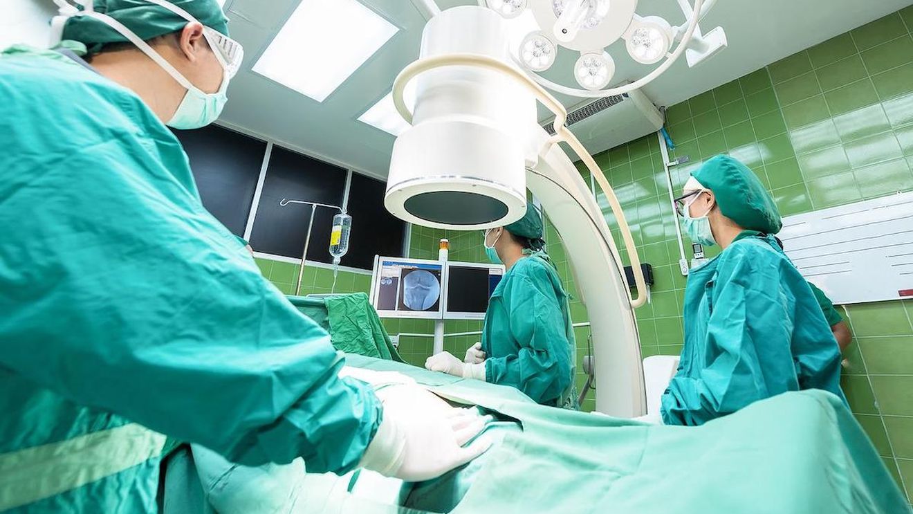 Prima intervenție chirurgicală asistată de un robot multifuncțional, la Institutul de Oncologie din Iași