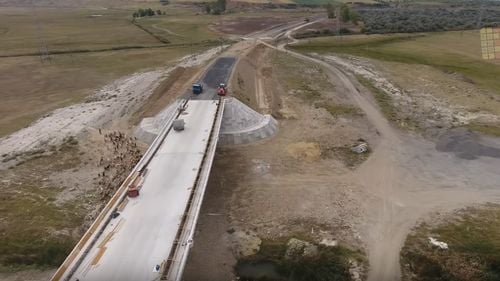 Centura Tecuci, exemplul unui proiect ratat. De 7 ani se lucrează la 7 kilometri de șosea și tot nu e gata. CNAIR amenință cu rezilierea al doilea constructor