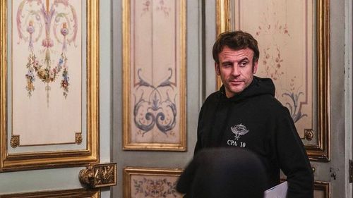 Franța se angajează să trimită Ucrainei 24 de autospeciale de pompieri și ambulanțe și 50 de tone de echipamente de urgență/ Emmanuel Macron se află în campanie electorală și a încercat să medieze conflictul ruso-ucrainean