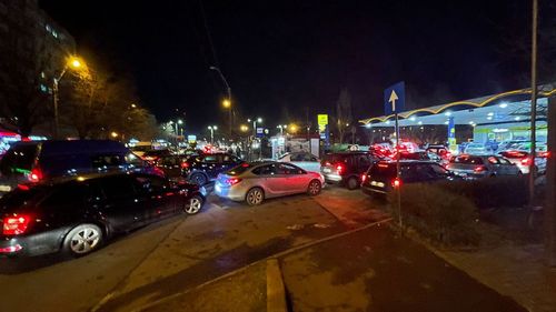 Directorul Confederației patronale Concordia: ”Benzina va trece mâine puțin de 8 lei, dar nici vorbă de minciunile circulate iresponsabil. Vă rog, mergeți acasă”