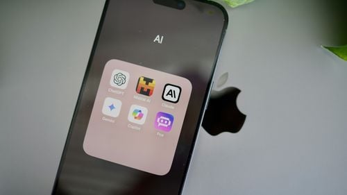 Apple renunţă la ideea de a comercializa iPhone-uri pe bază de abonament / Compania ar fi vrut astfel să îi determine pe clienți să își schimbe mai des telefoanele