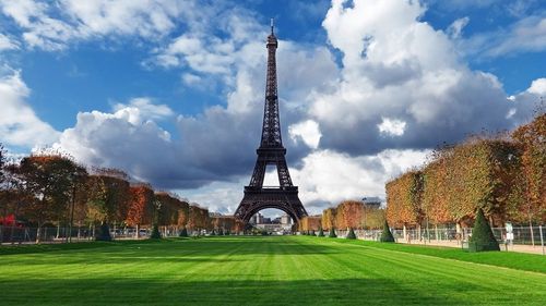 Parisul şi-a închis ultimul centru tradițional de informare turistică şi a făcut trecerea la serviciile online / Există în continuare o rețea de chioșcuri, oficii poștale și hoteluri de unde se pot obține informații