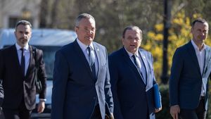 Iulian Dumitrescu preia șefia PNL Sector 3 în locul lui Florin Cîțu, Dan Motreanu preia PNL Gorj