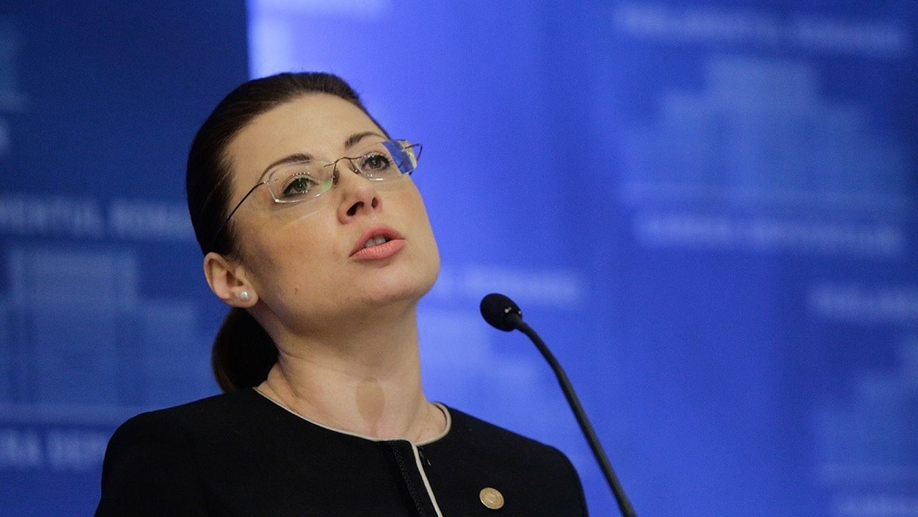 Oana Florea, în cărți pentru şefia Comisiei parlamentare de control SRI. Florea a condus Comisia care a chemat-o la audieri pe Kovesi în ancheta privind alegerile din 2009 și a vrut pedeapsă cu închisoare pentru cei care refuză să vină în Parlament