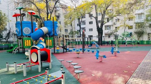 Polițiștii au deschis dosar penal după vandalizarea unui loc de joacă din Sectorul 6/ Spațiul fusese amenajat recent de primărie