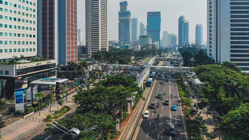 Autorităţile indoneziene anunţă că nu mai sunt semne de viaţă sub dărâmăturile şcolii prăbuşite luni în provincia Java de Est