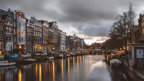 Amsterdam: Justiția a decis să nu evacueze persoanele care au ocupat proprietatea luxoasă a unui oligarh rus