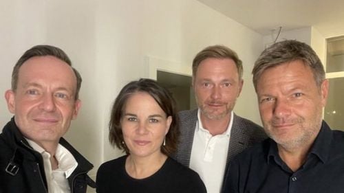 Verzii și Liber Democrații (FDP) – dețin cheia puterii în Germania, curtați atât de SPD, cât și de CDU/CSU. Coaliția “Semafor” sau “Jamaica”?