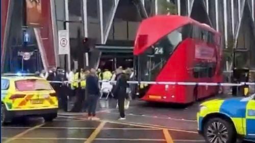 Mai multe persoane au fost rănite după ce un autobuz a lovit pietoni pe Victoria Street, în centrul Londrei