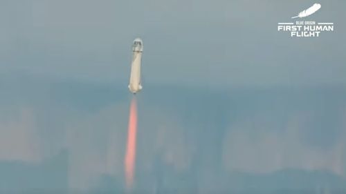 VIDEO Jeff Bezos, cel mai bogat om din lume, și-a încheiat călătoria supersonică în spațiu