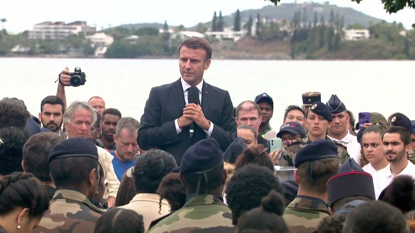 Palatul Élysée reacţionează cu sarcasm, după ce a fost acuzat pe reţelele sociale că ar fi plătit figuranţi pentru a-l aplauda pe Macron în timpul ceremoniilor din 14 iulie