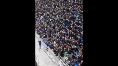 VIDEO Pauza de respirație: Un copil care conduce galeria Interului, viral pe rețelele de socializare / "Ți-am promis de când eram copil, voi fi pentru totdeauna lângă tine”