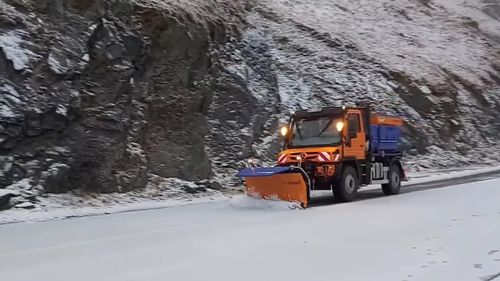 Deschiderea drumurilor Transfăgărăşan şi Transalpina se amână / Zăpadă de 16 centimetri la Bâlea Lac