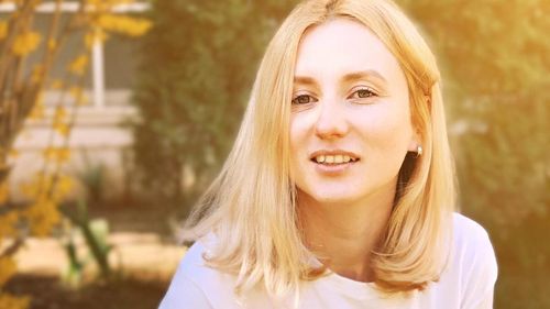 Jurnalista Diana Oncioiu a fost amenințată că i se va ”rupe capul” dacă mai continuă să documenteze treburile private ale Bisericii Ortodoxe Române / Poliția a demarat o anchetă