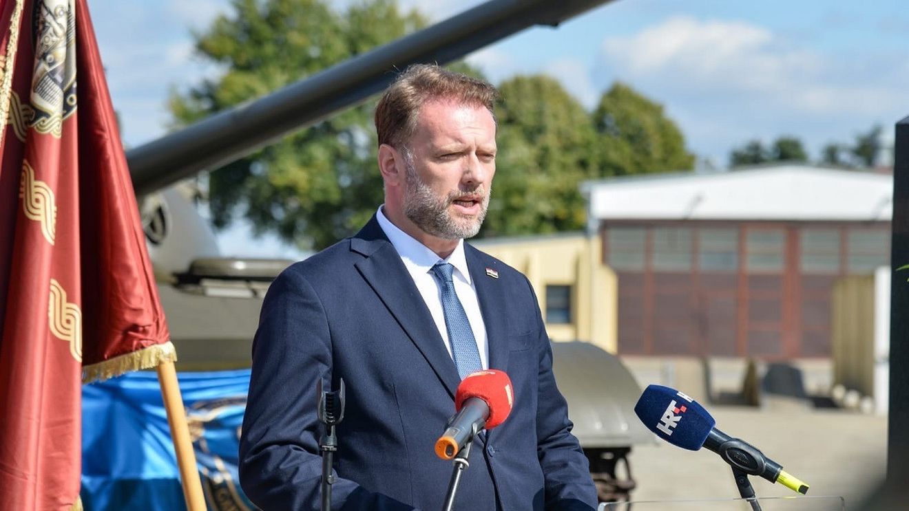 Ministrul croat al Apărării Mario Banozic, demis din funcţie şi inculpat penal după un accident rutier mortal. El riscă până la opt ani de închisoare