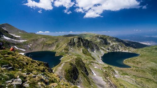 Presa bulgară: Turişti români au făcut baie într-unul dintre cele Şapte Lacuri din Parcul Naţional Rila din Bulgaria / Paznicii le-au făcut observație dar au fost tratați în mod insolent