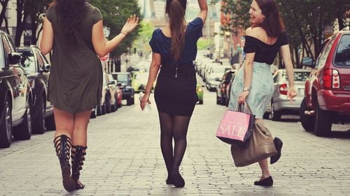 Cum ne împăcăm cu kilogramele noastre și cu felul în care arătăm