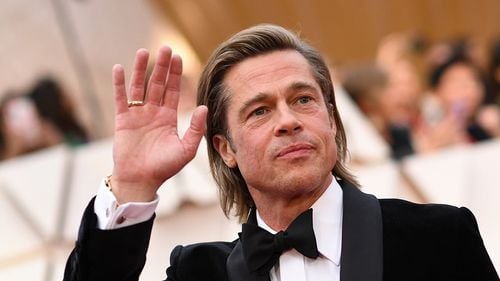 Brad Pitt a mâncat patru farfurii de fasole cu șuncă pentru o scenă de film, iar flatulența lui a făcut ca echipa să fugă de pe platou