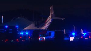 Cinci morți și opt răniți în Polonia după ce un avion s-a prăbușit peste un hangar al unui centru de parașutism