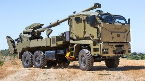 Romarm şi israelienii de la Elbit Systems vor înfiinţa un Centru de Excelenţă de Artilerie în România. Companiile vor produce obuziere mobile avansate Elbit Systems de 155 mm ATMOS